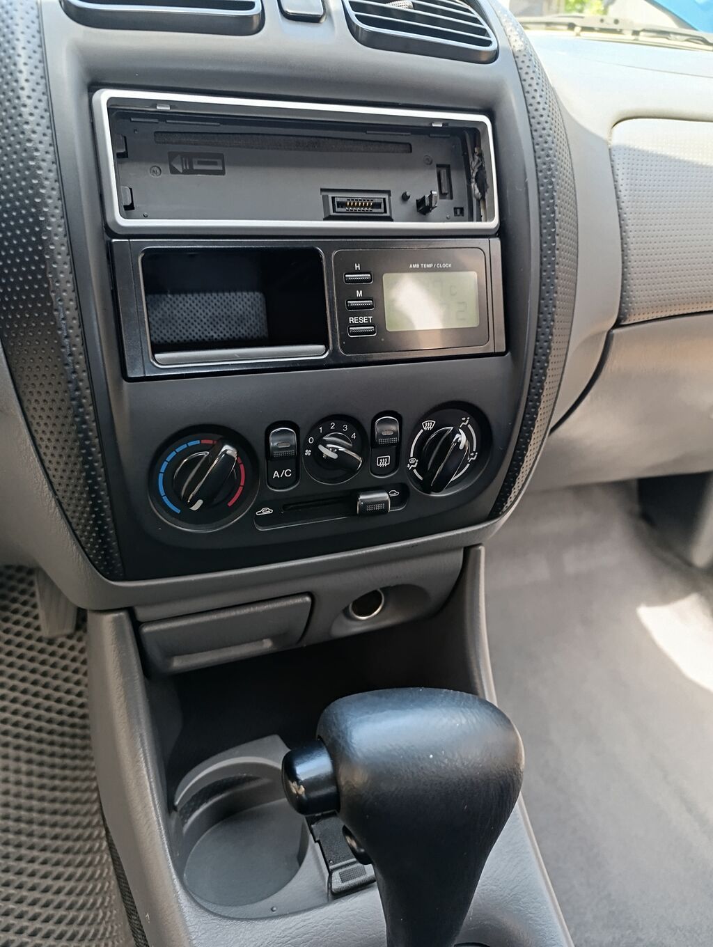 Mazda 323: 1999 г., 1.5 л, Автомат, Бензин, Универсал: фото 8