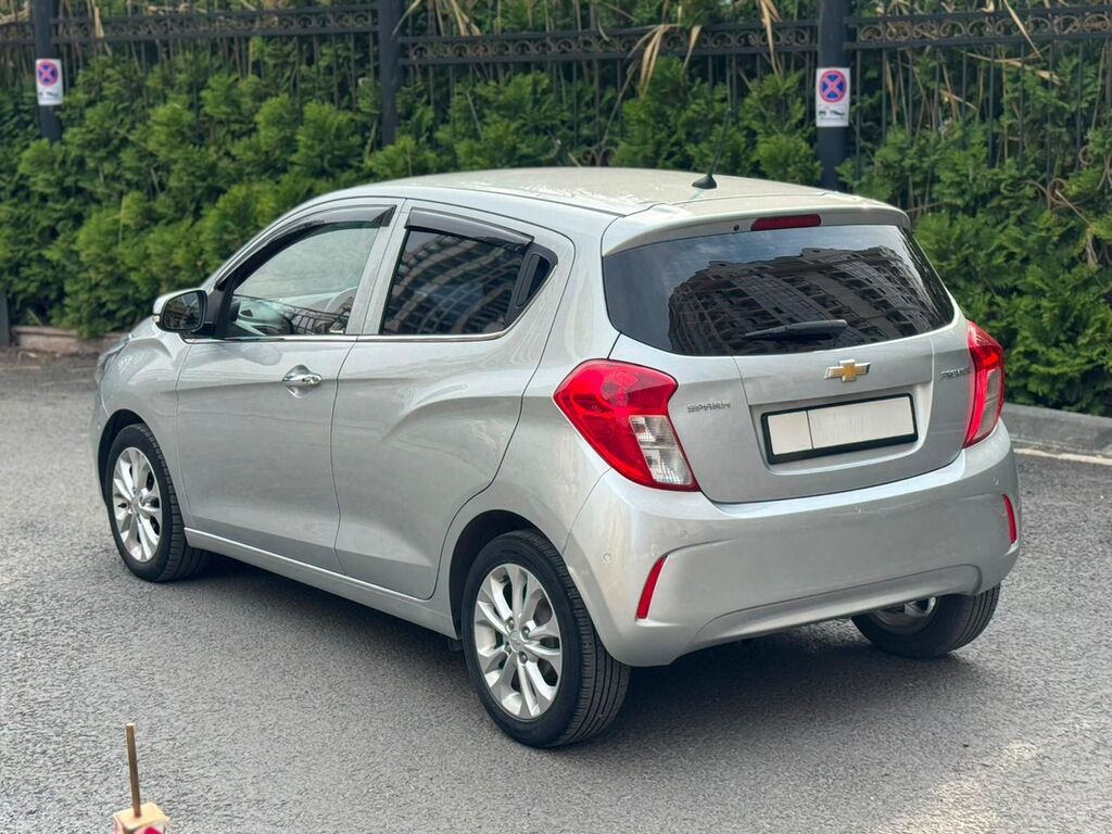 Chevrolet Spark: 2019 г., 1 л, Автомат, Бензин, Хэтчбэк: фото 3
