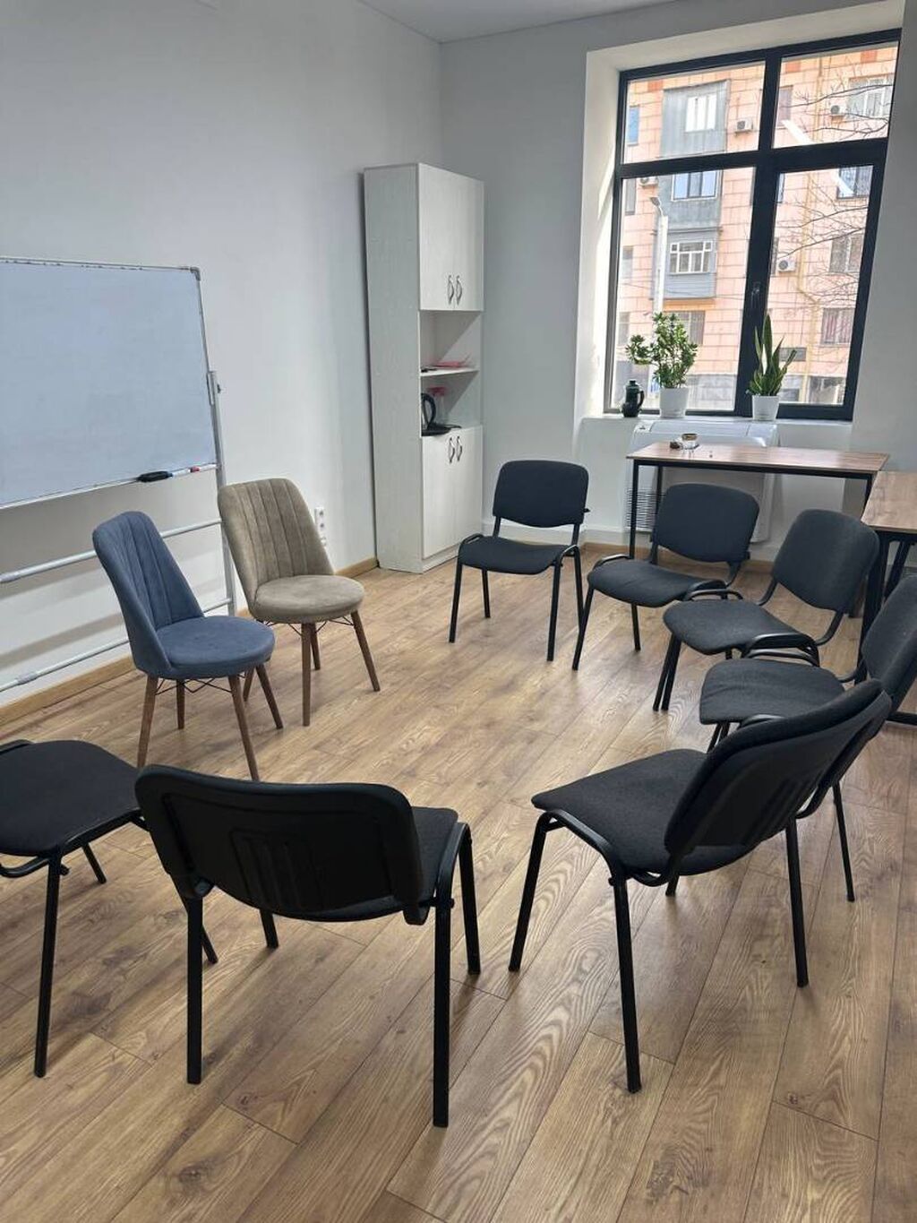 Кабинет Для тренингов В бизнес центре, 21 м², Промежуточный этаж, Долгосрочно, Почасово, С оборудованием: фото 4