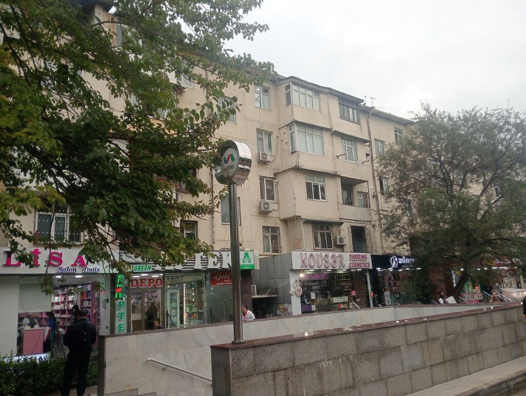 055_724_29_20. Eve oktyabr ayının 7 si baxmaq ve köçmək olar