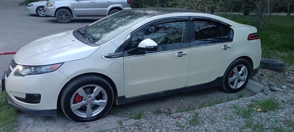 Chevrolet Volt: 2011 г., 1.4 л, Гибрид, Хэтчбэк: фото 3