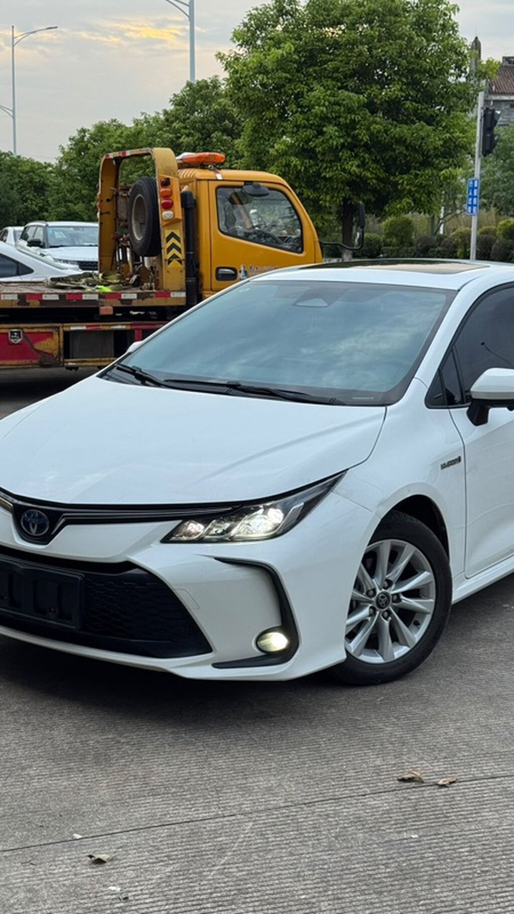Toyota Corolla Hybrid 2023, седан, 1.8 л: фото 2
