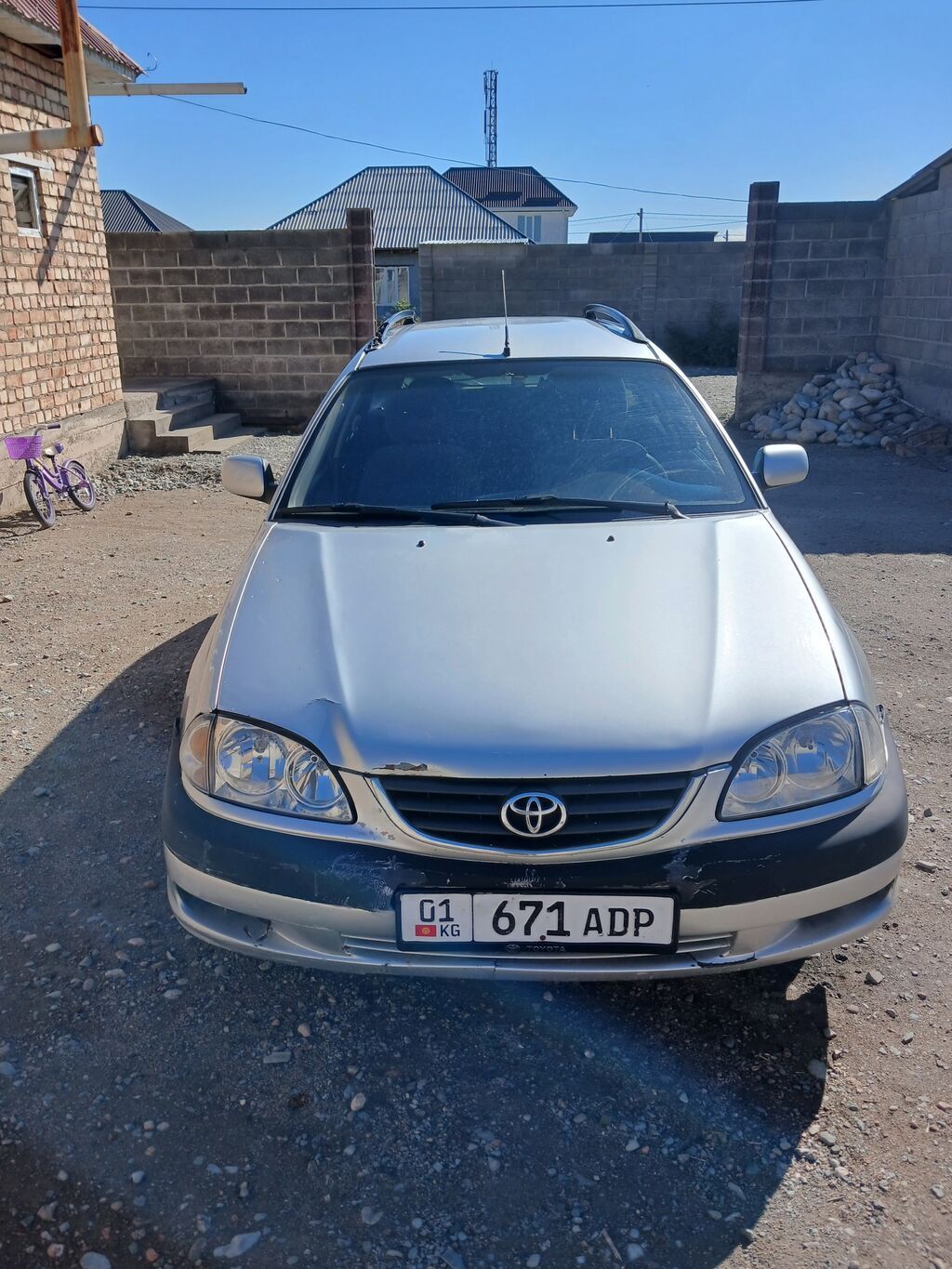 Toyota Avensis: 2001 г., 1.9 л, Универсал: фото 1