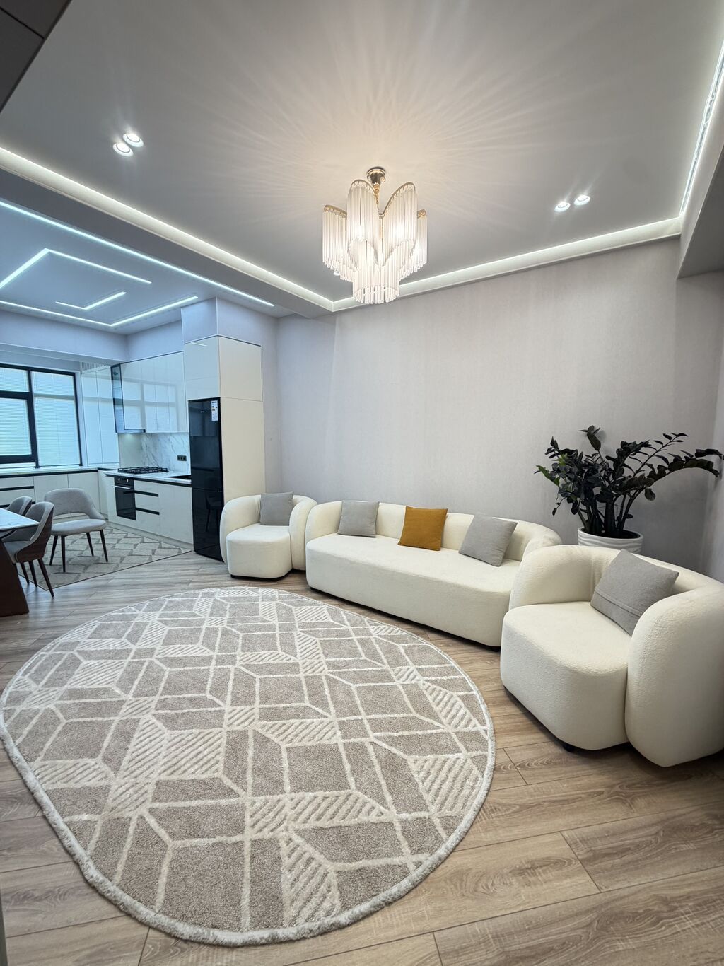 3 комнаты, 80 м², ТРЦ I-Mall Элитка, 8 этаж, Дизайнерский ремонт: фото 2
