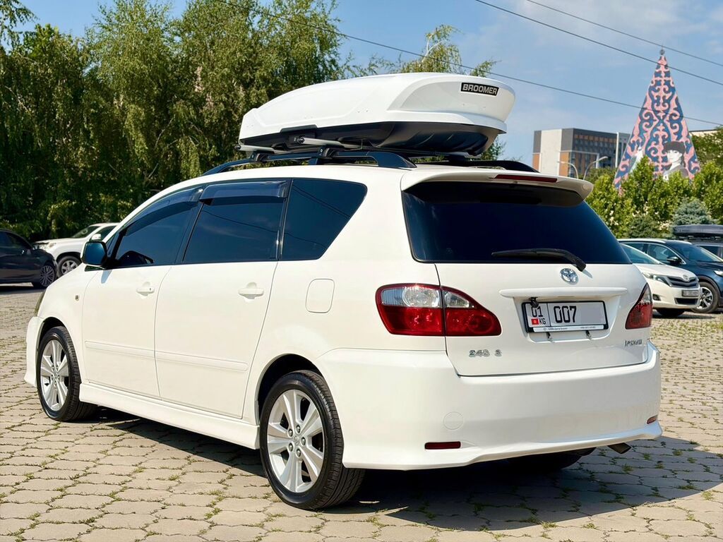 Toyota Ipsum: 2004 г., 2.4 л, Автомат, Бензин, Минивэн: фото 3