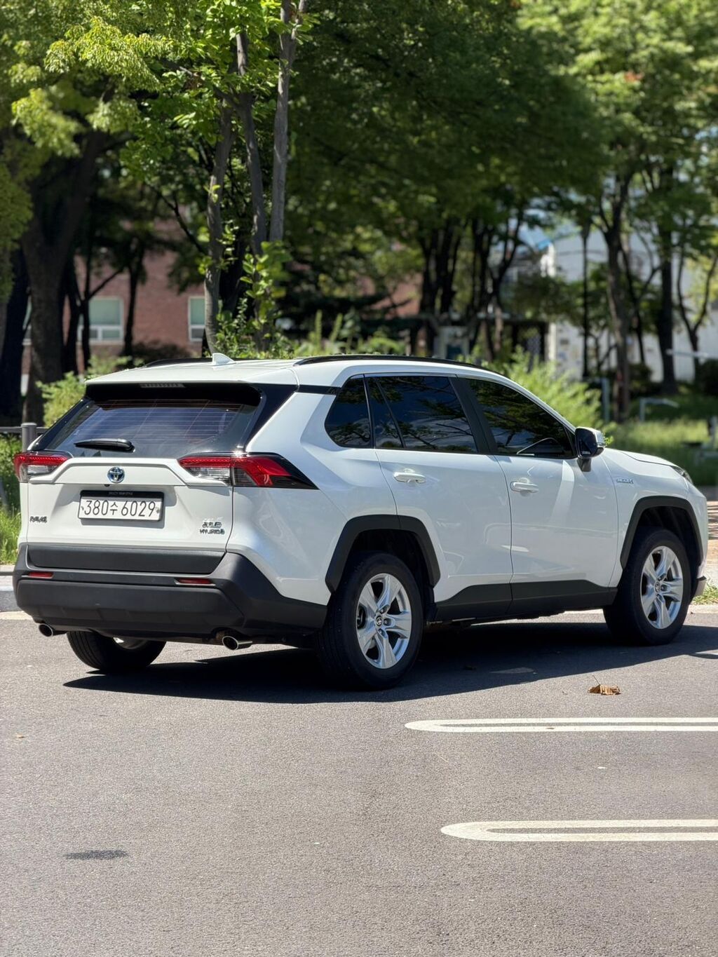 Toyota RAV4: 2020 г., 2.5 л, Автомат, Гибрид, Кроссовер: фото 4