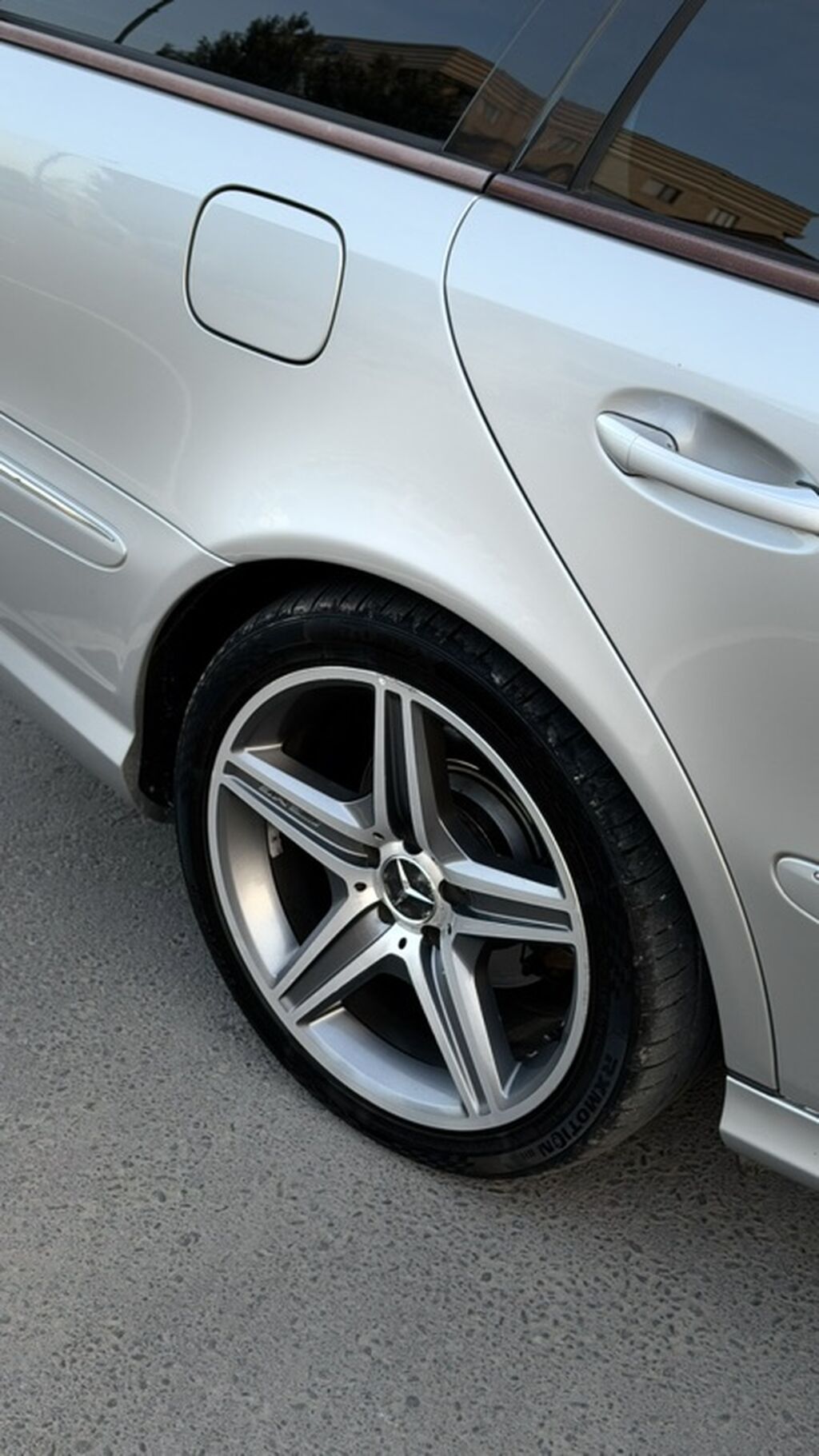 Mercedes-Benz E-Class: 2005 г., 5 л, Автомат, Бензин, Универсал: фото 2