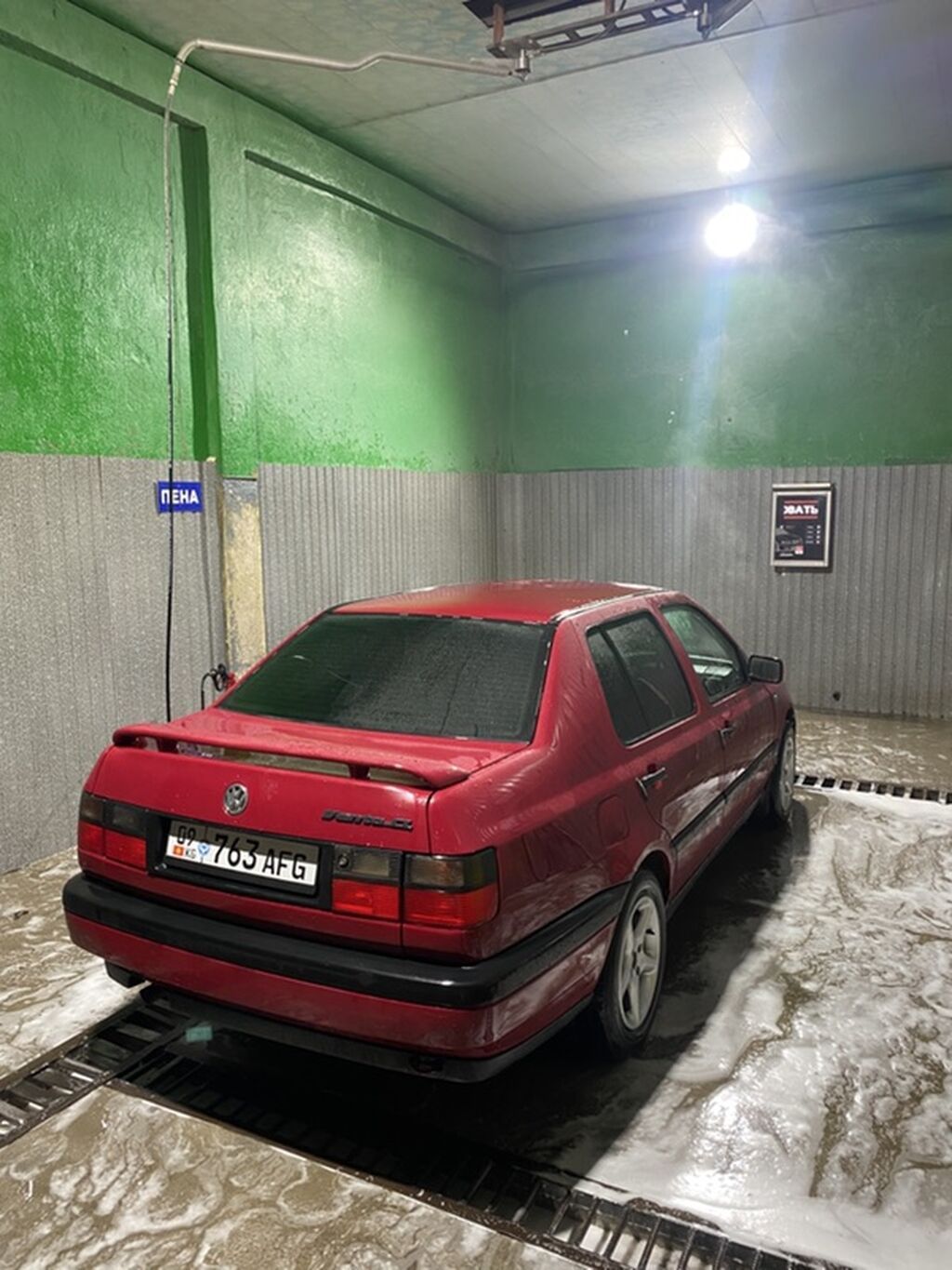 Volkswagen Vento: 1996 г., 2 л, Механика, Бензин, Седан: фото 2