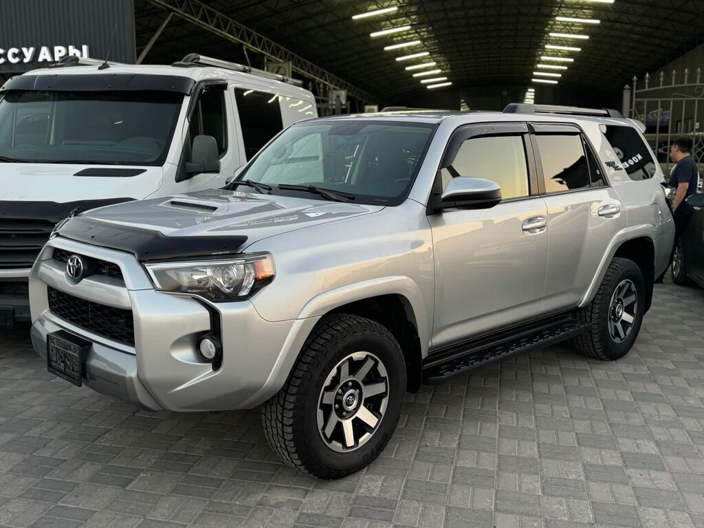 Toyota 4Runner: 2019 г., 0.4 л, Автомат, Бензин, Внедорожник: фото 1