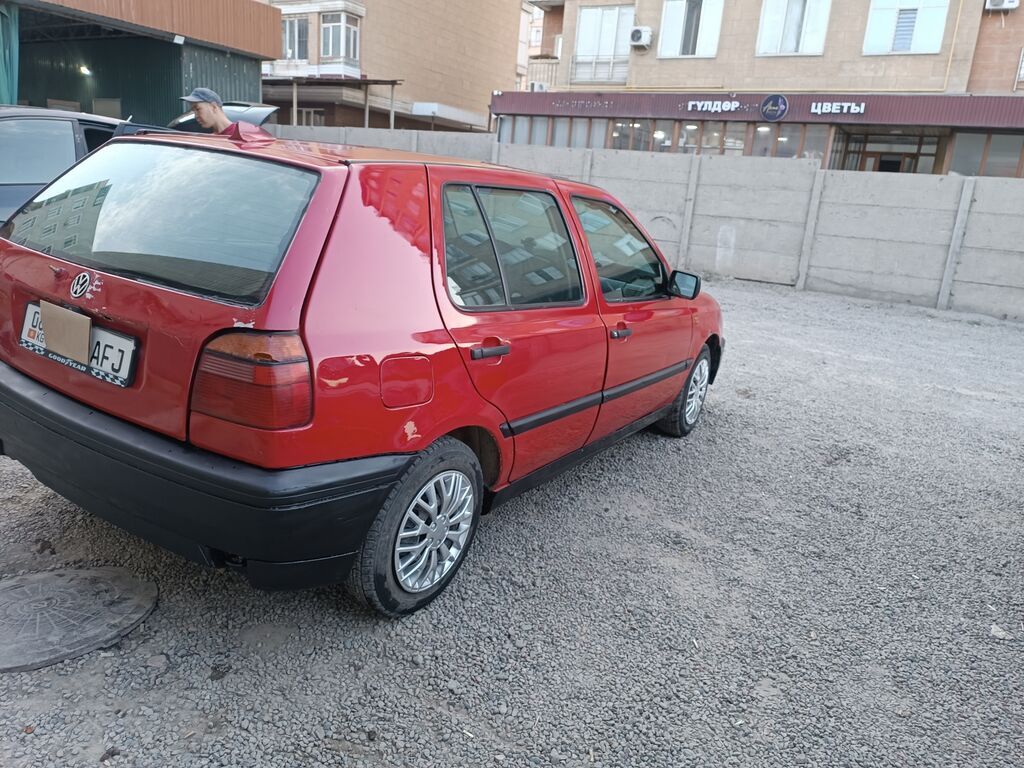 Volkswagen Golf: 1992 г., 1.8 л, Механика, Бензин, Хэтчбэк: фото 3