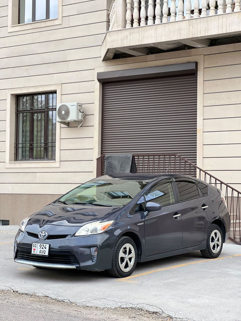 Toyota Prius: 2013 г., 1.8 л, Вариатор, Гибрид, Лифтбек: фото 1