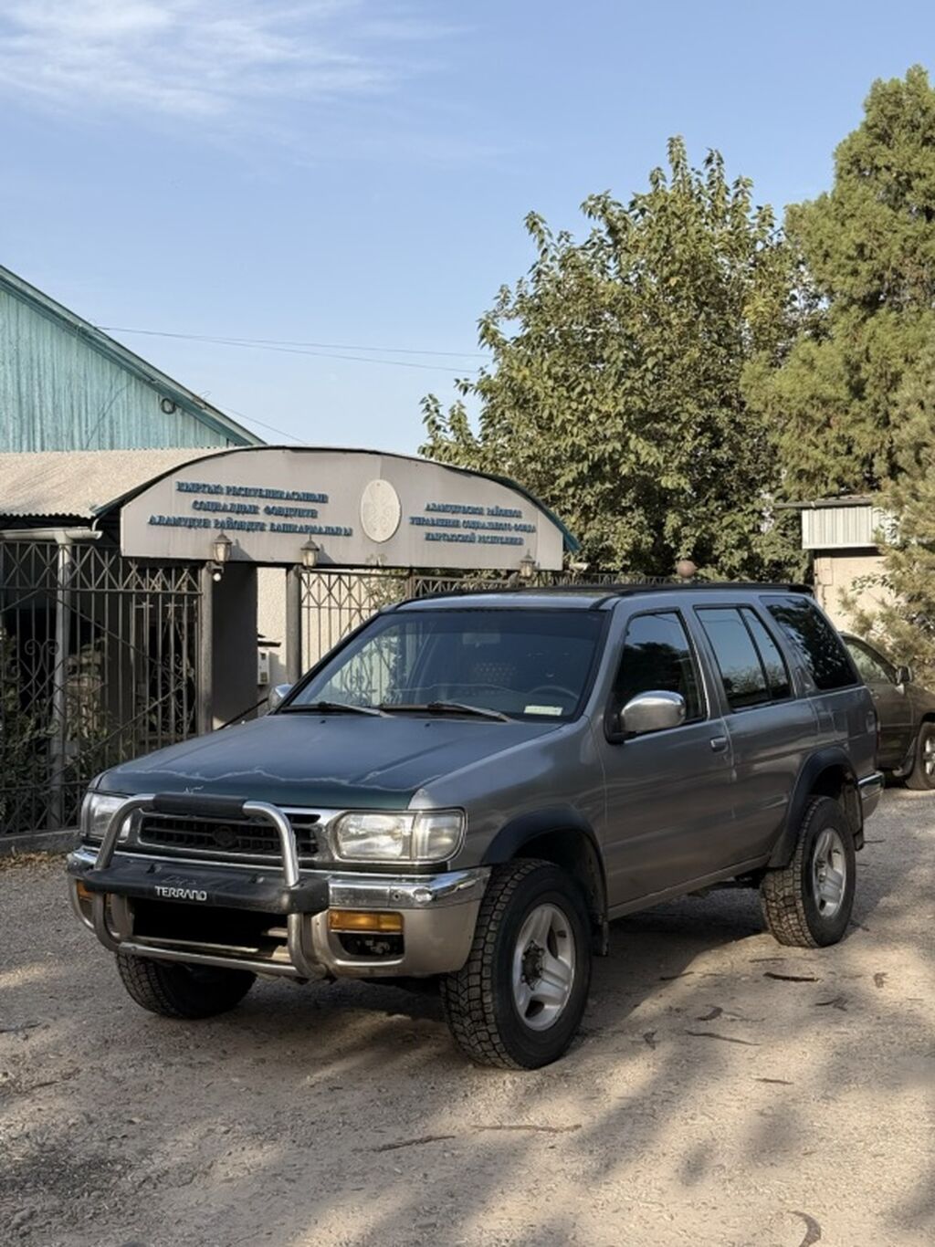Nissan Terrano: 1998 г., 3.3 л, Механика, Газ, Внедорожник: фото 1