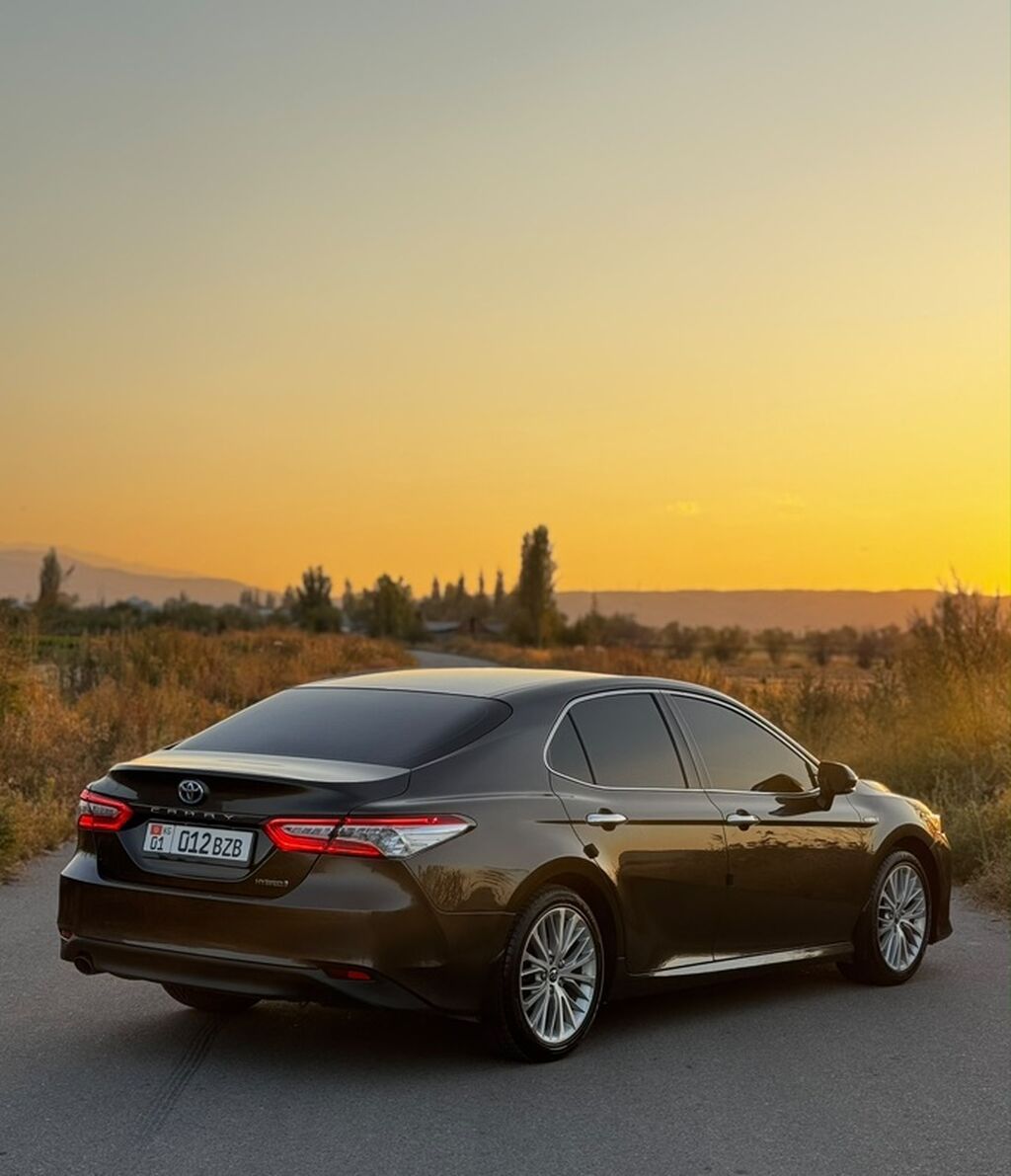 Toyota Camry: 2019 г., 2.5 л, Вариатор, Гибрид, Седан: фото 5