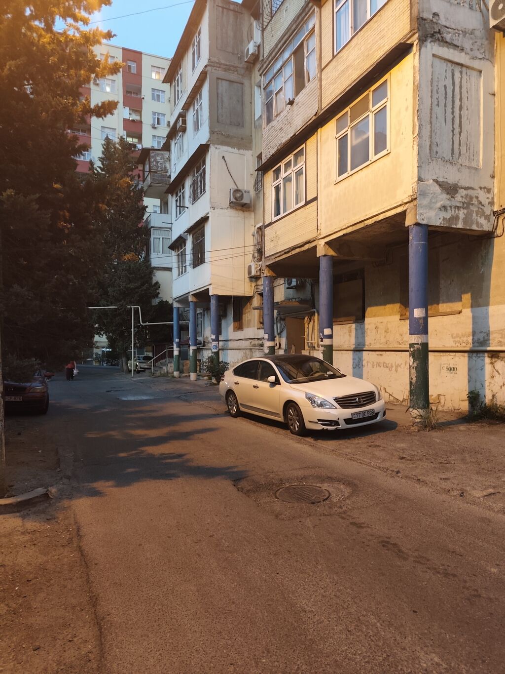 Bakı, 8-ci kilometr, 4 otaqlı, Köhnə tikili, m. Neftçilər, 80 kv. m