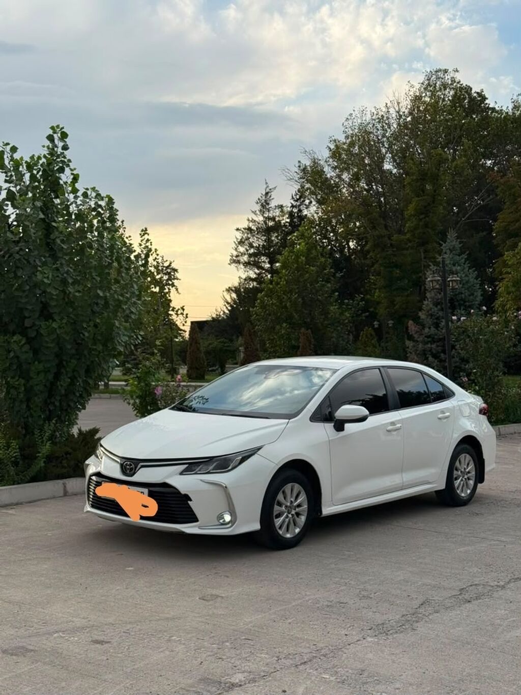 Toyota Corolla: 2020 г., 1.2 л, Автомат, Бензин, Седан: фото 2
