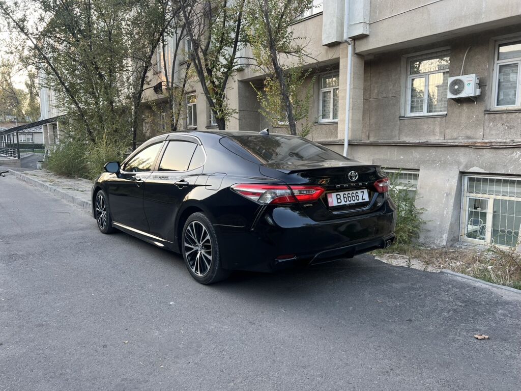 Toyota Camry: 2018 г., 2.5 л, Автомат, Бензин, Седан: фото 2