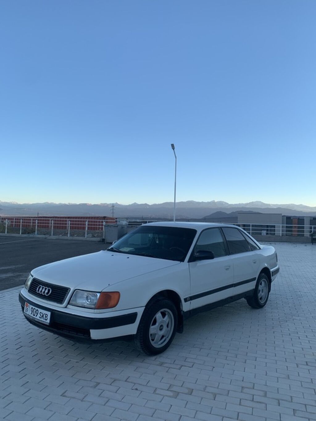Audi 100: 1991 г., 2 л, Механика, Бензин, Седан: фото 7
