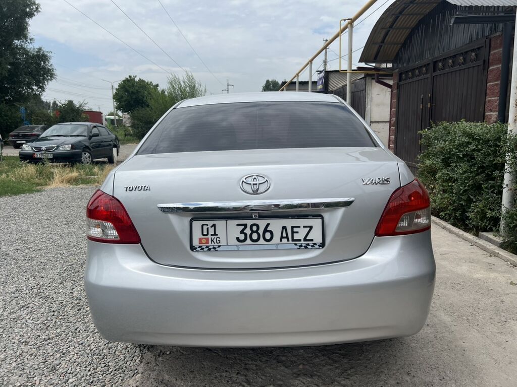 Toyota Yaris 2008, седан, 1.3 л, автомат: фото 4