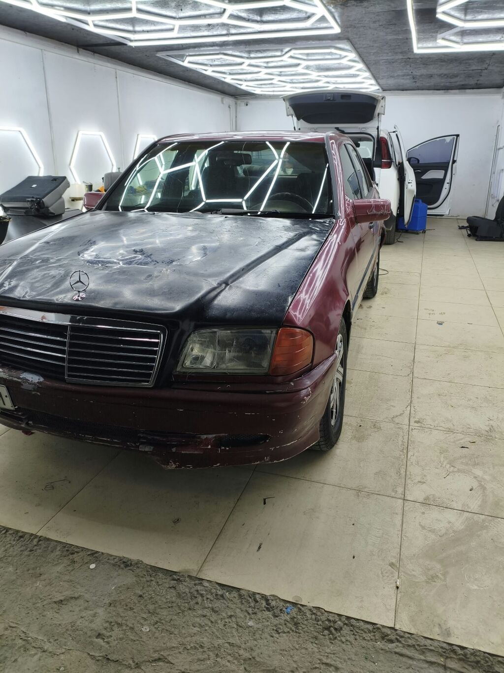 Mercedes-Benz C-Class: 1995 г., 2 л, Автомат, Бензин, Седан: фото 2