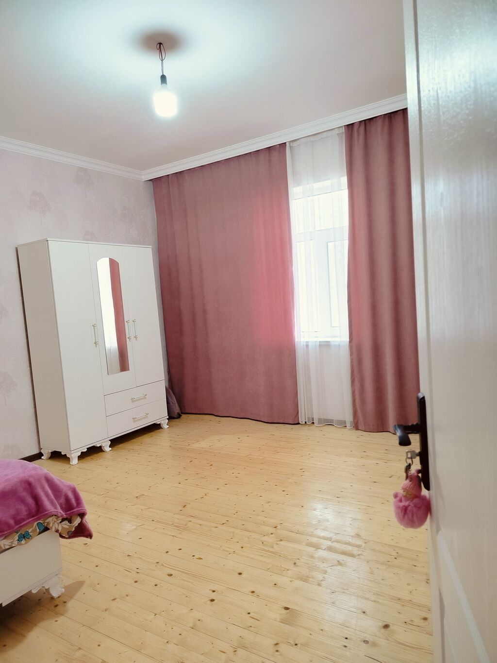 3 otaqlı. həyət evi tcili satılır - Geniş, işıqlı mətbəx: üst-alt