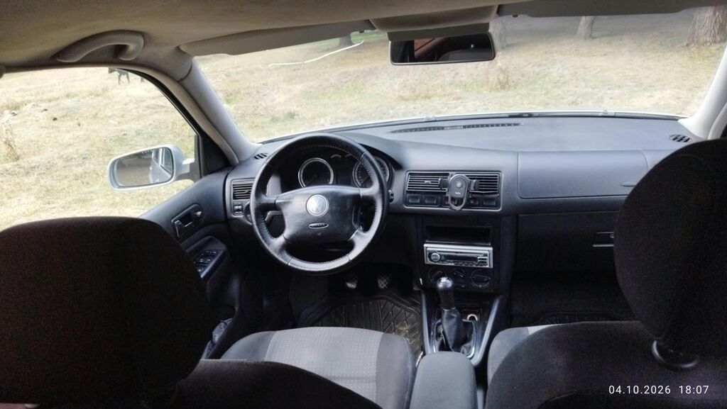 Volkswagen Golf: 2003 г., 1.6 л, Механика, Бензин, Хэтчбэк: фото 5
