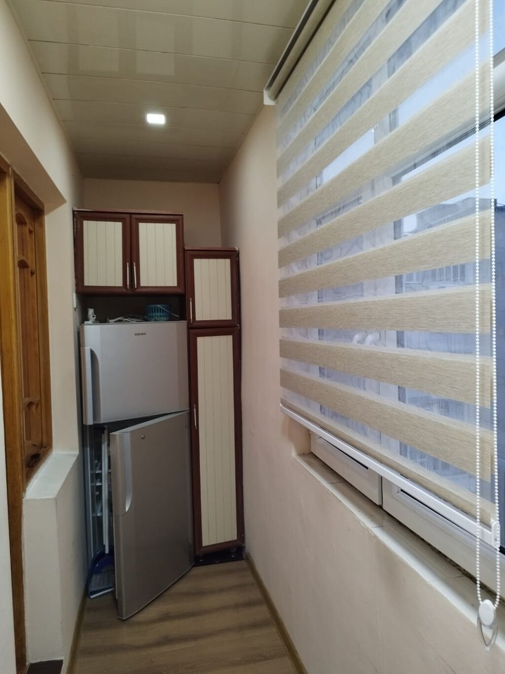 1 otaqlı mənzil – komfortlu planlama və mebellə - Geniş qonaq otağı