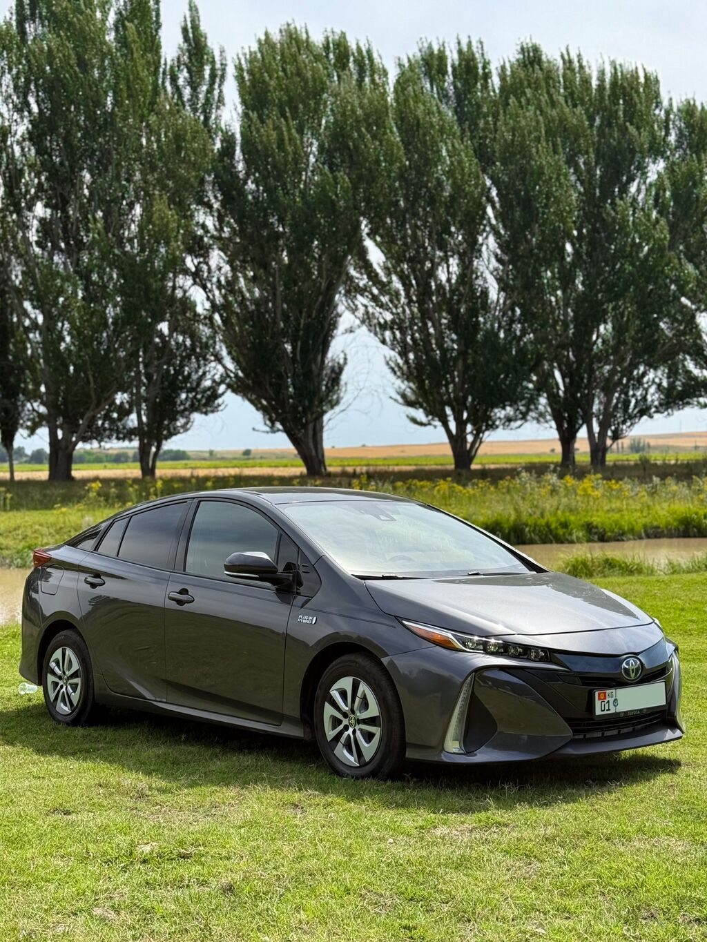 Toyota Prius: 2018 г., 1.8 л, Автомат, Гибрид, Лифтбек: фото 2