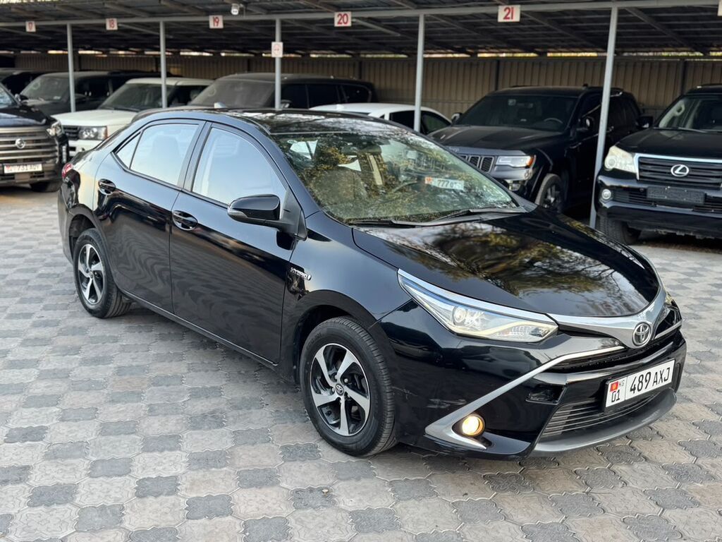Toyota Corolla: 2019 г., 1.8 л, Вариатор, Гибрид, Седан: фото 1