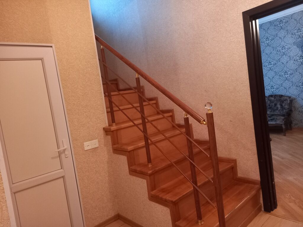 202 kv. m, 7 otaqlı, Telefon, Qaz, İşıq