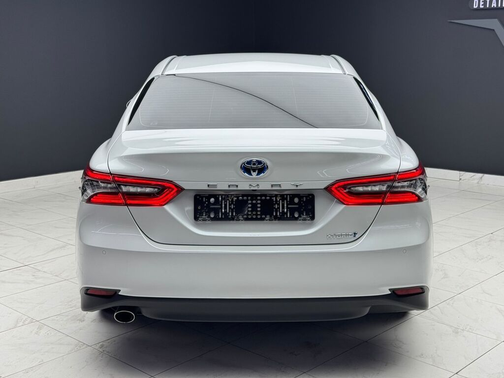 Toyota Camry: 2023 г., 2.5 л, Автомат, Гибрид, Седан: фото 6