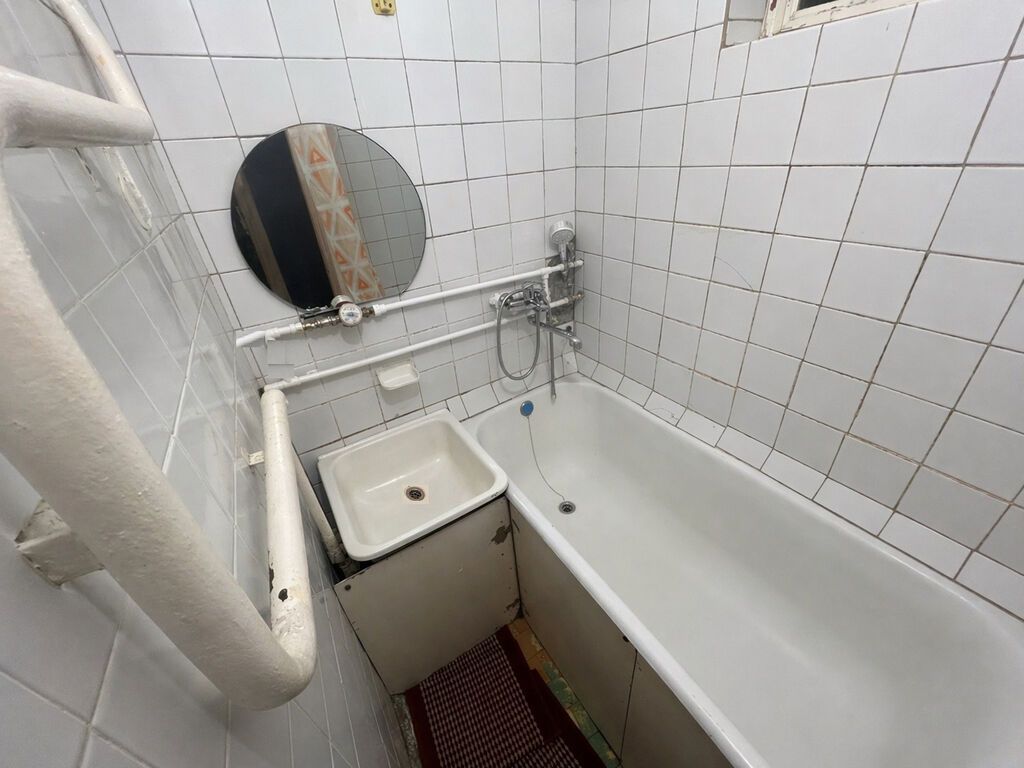 2 комнаты, 42 м², Индивидуалка, 1 этаж, Требуется ремонт: фото 5