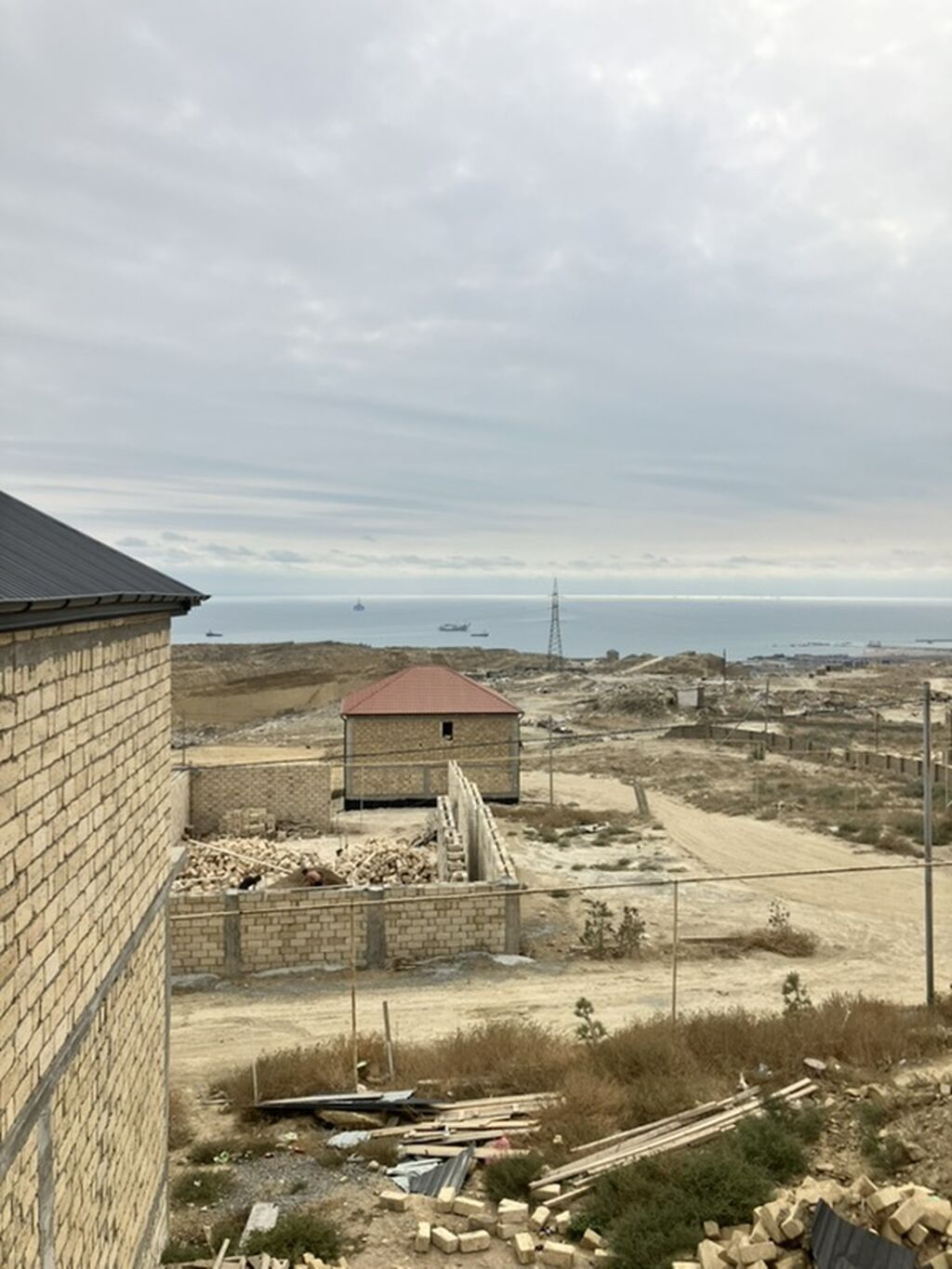 Badamdar qəs. 4 otaqlı, 140 kv. m, Kredit yoxdur, Təmirsiz