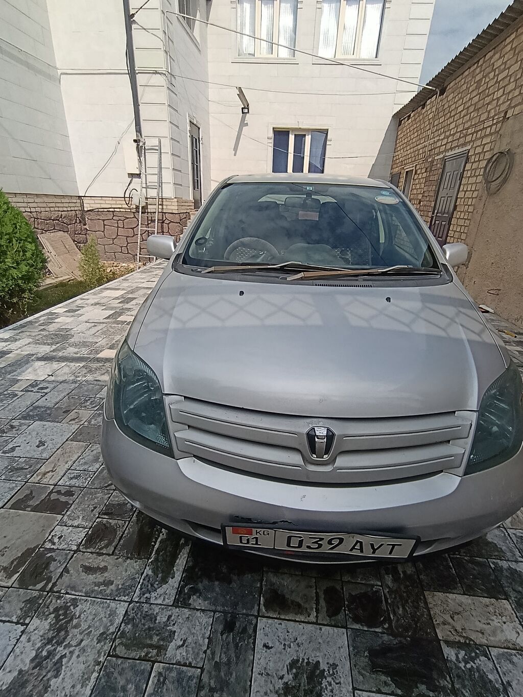 Toyota Ist: 2003 г., 1.5 л, Автомат, Бензин, Хэтчбэк: фото 2