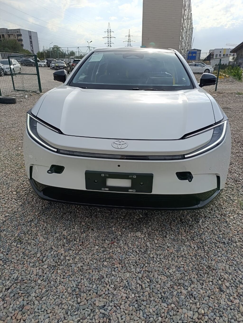 Toyota bZ3: 2025 г., 0.1 л, Автомат, Электромобиль, Седан: фото 1