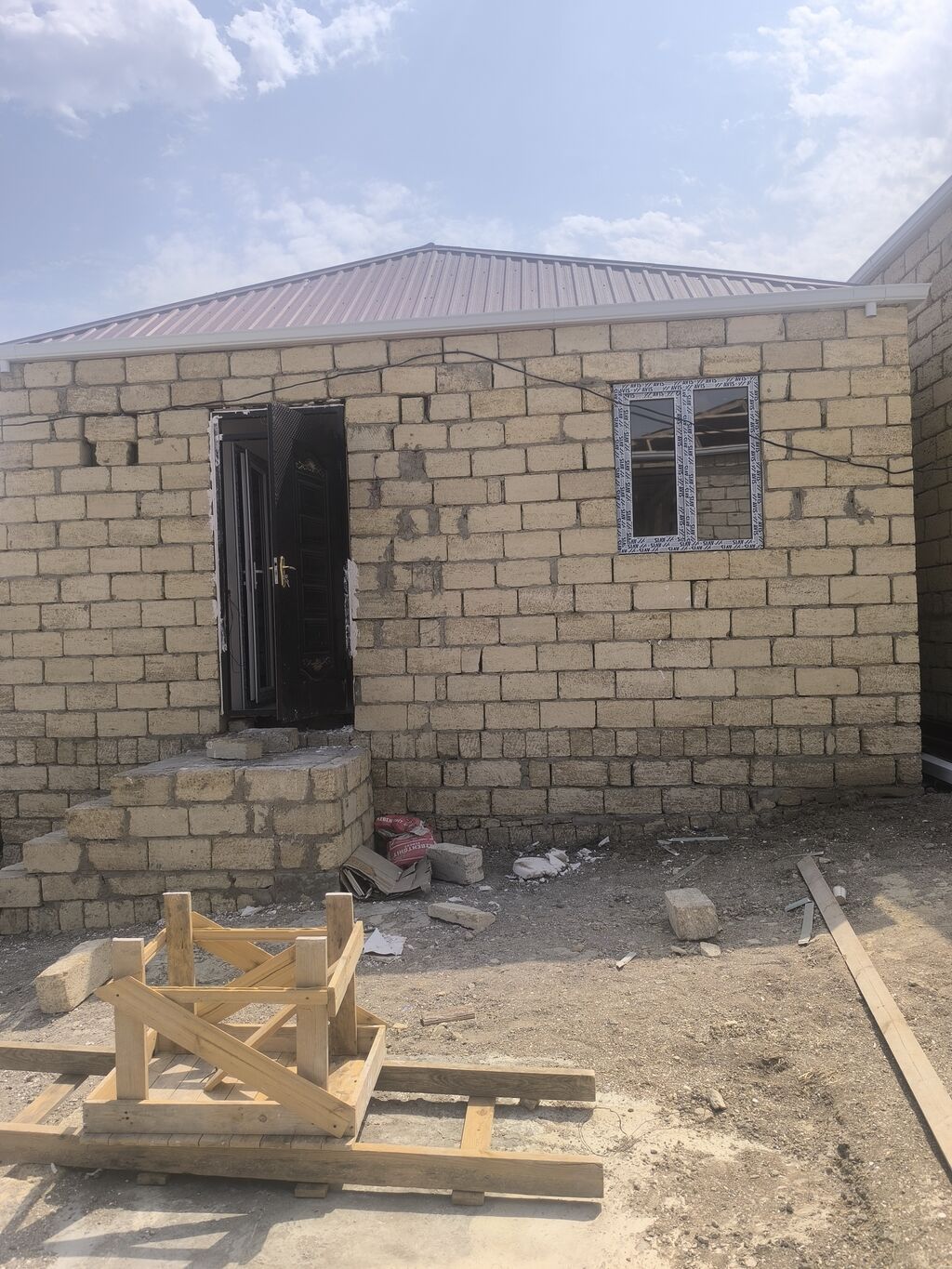 Kupçalı Abşeron rayon Hokumeli Qobu yolunda yaşayış əhatəsində