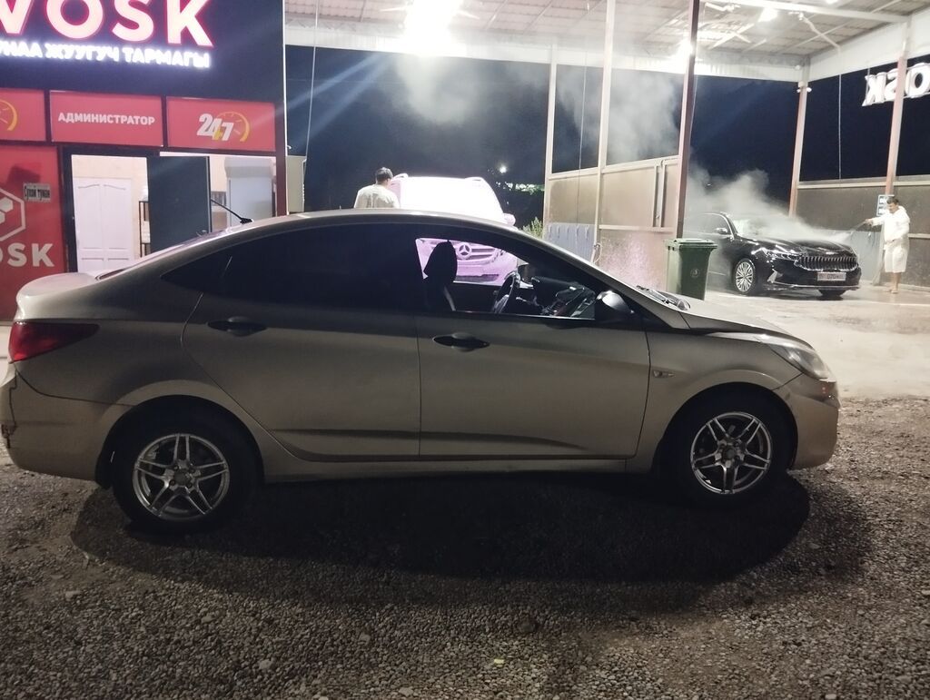 Hyundai Solaris: 2014 г., Бензин, Седан: фото 2