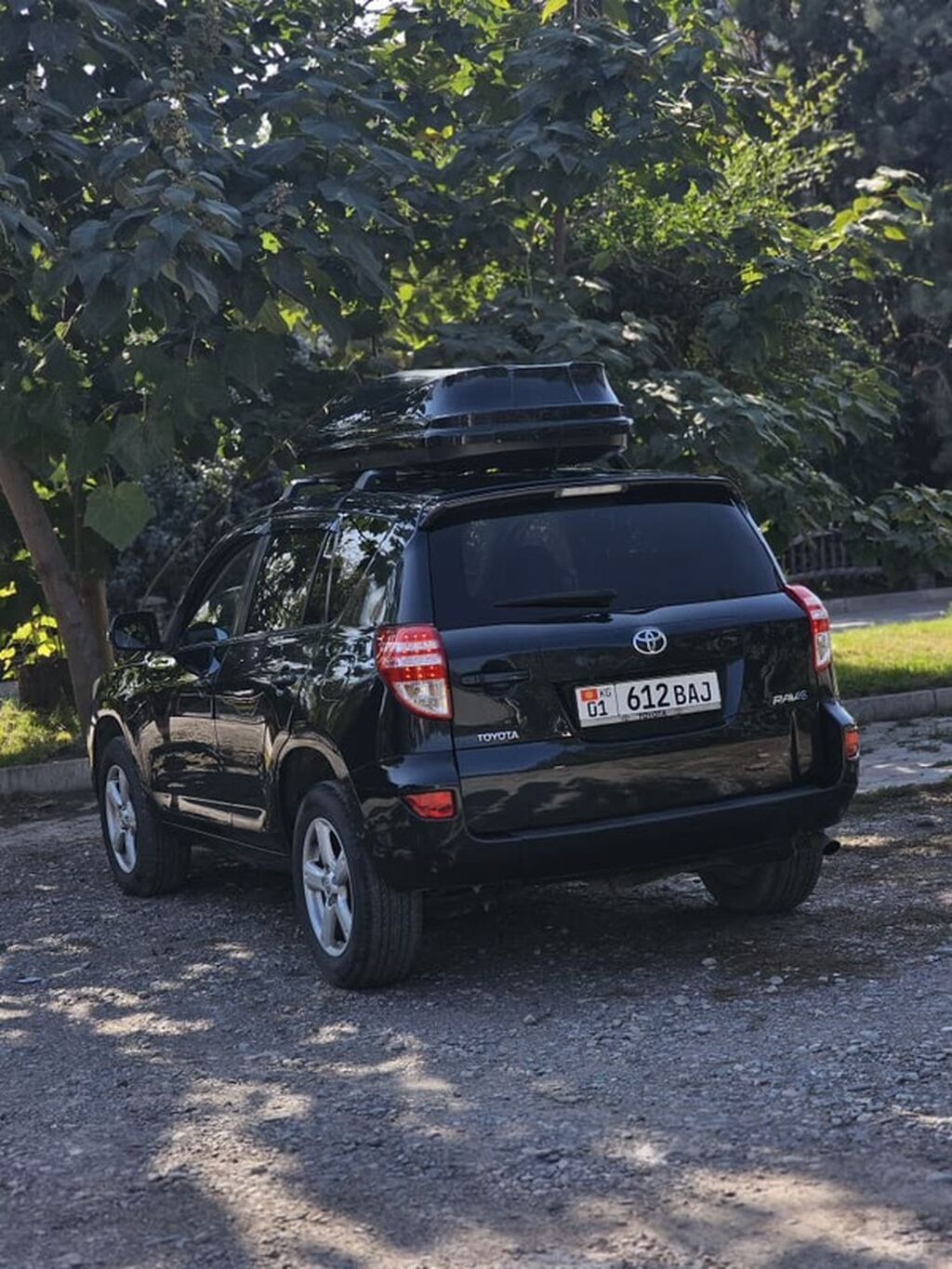 Toyota RAV4: 2010 г., 2 л, Автомат, Бензин, Кроссовер: фото 3