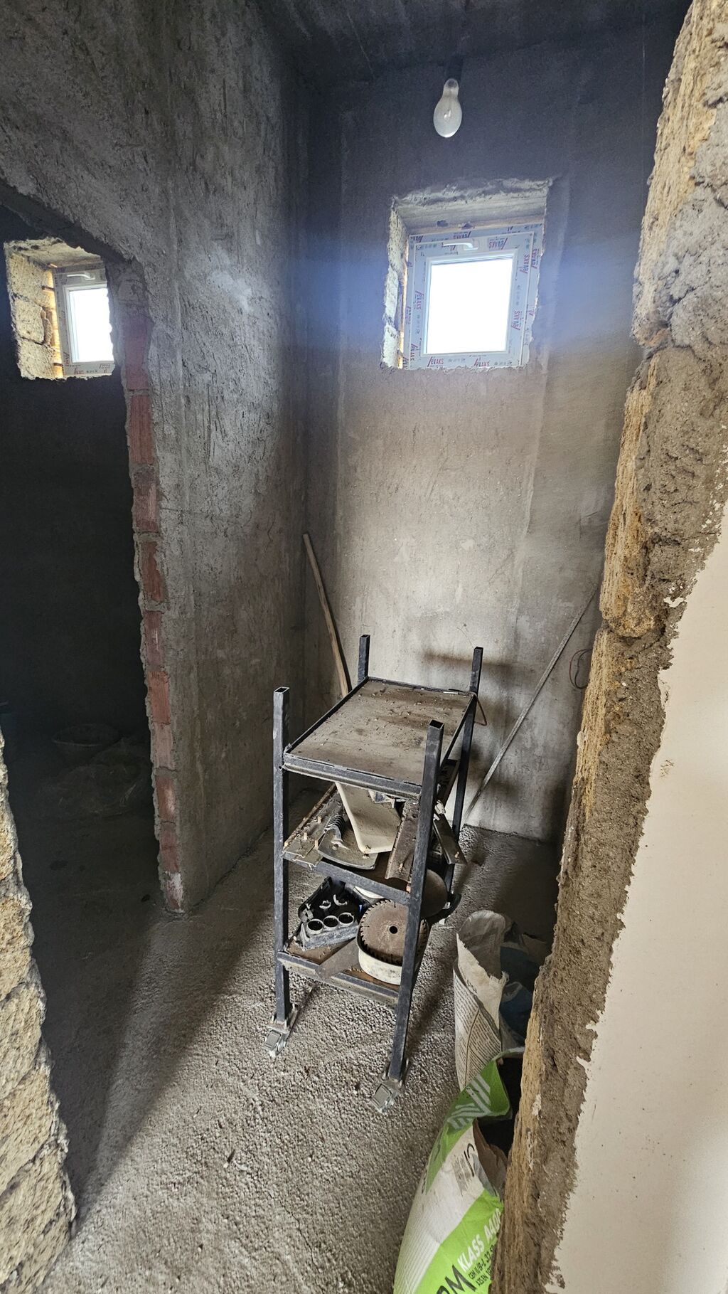 9 otaq, 299 kv. m, Təmirsiz