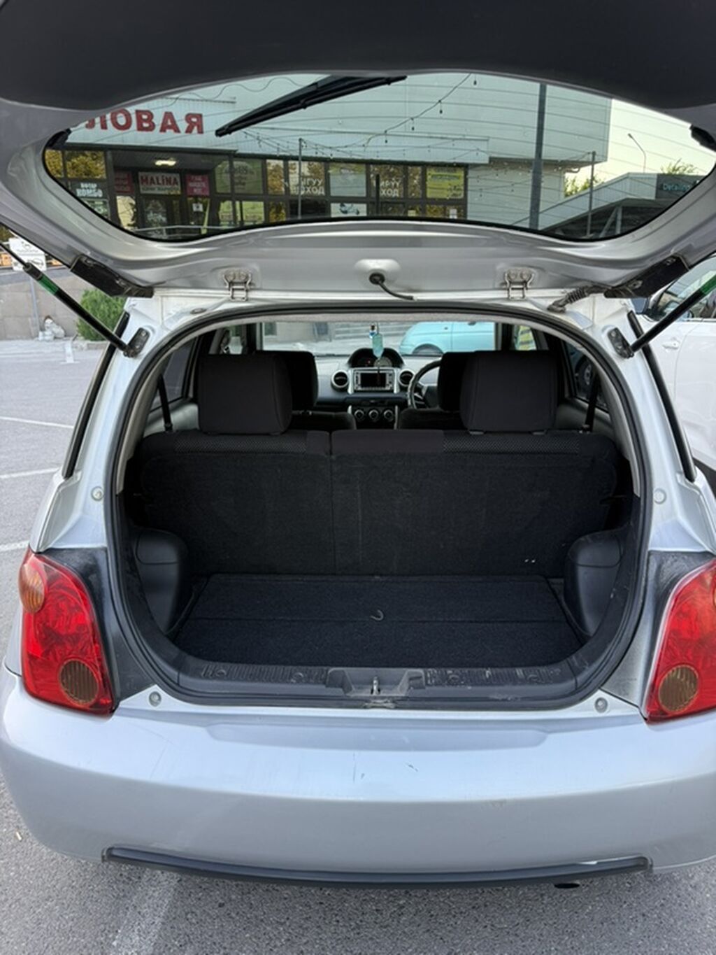 Toyota Ist: 2004 г., 1.3 л, Автомат, Бензин, Хэтчбэк: фото 3