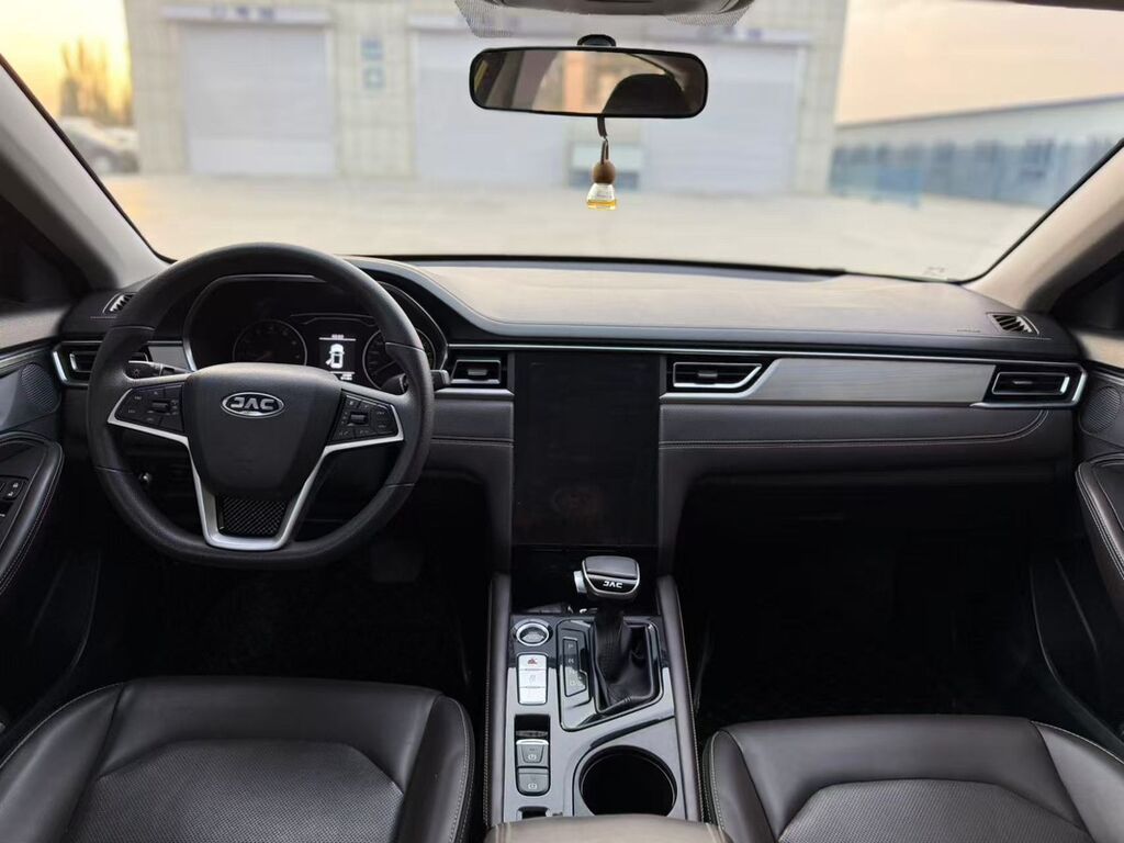 JAC J5: 2020 г., 1.5 л, Автомат, Бензин, Лифтбек: фото 5