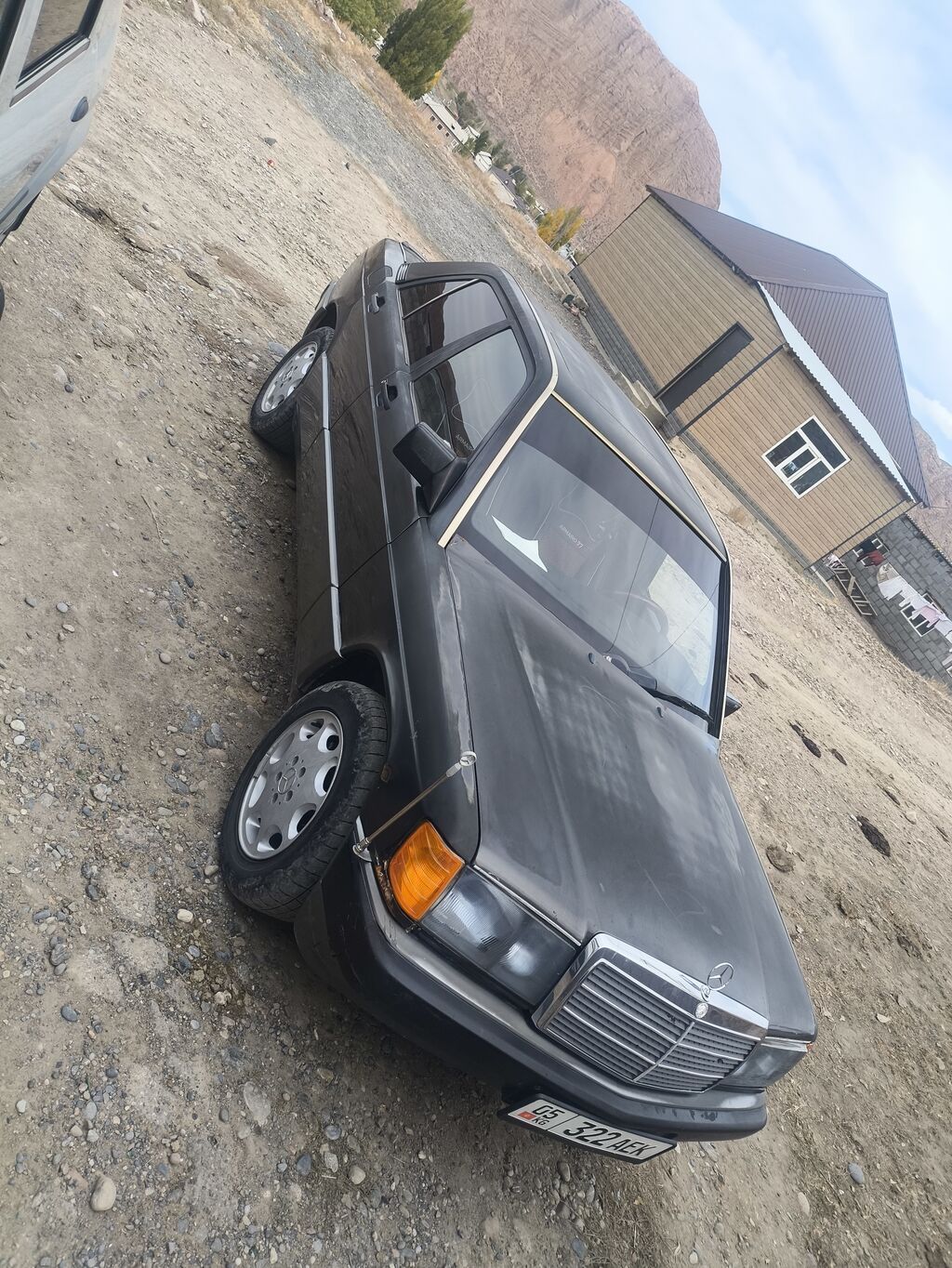 Mercedes-Benz 190: 1993 г., 2 л, Механика, Бензин, Седан: фото 3
