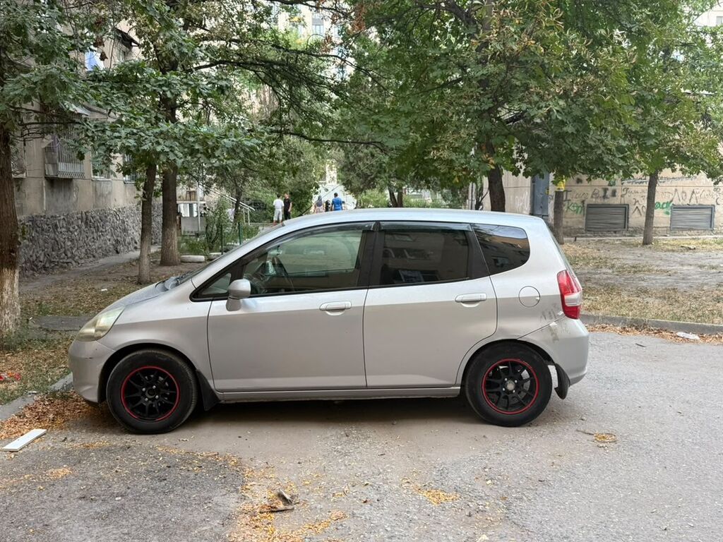 Honda Fit: 2003 г., 1.3 л, Автомат, Бензин, Хэтчбэк: фото 3