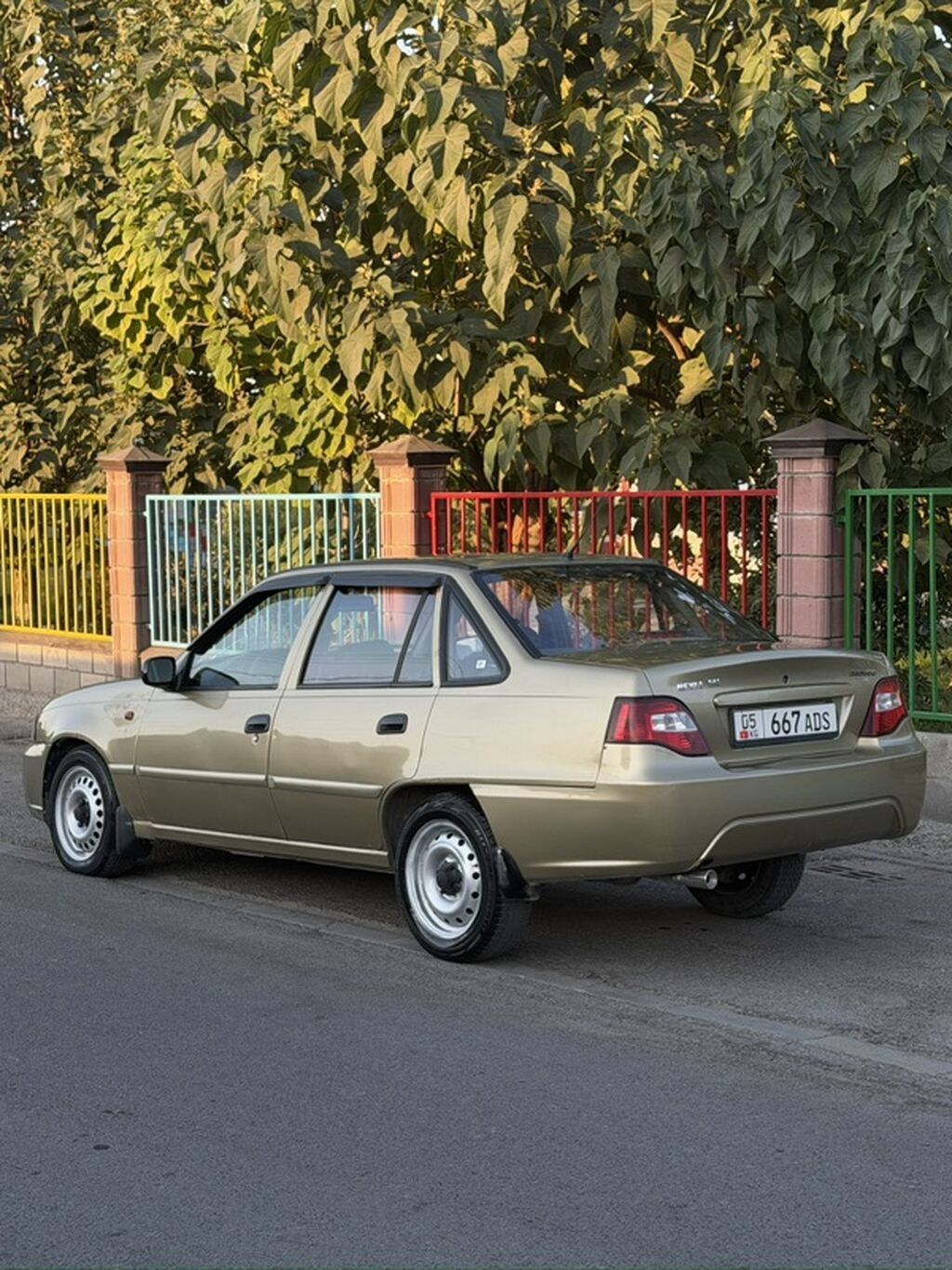 Daewoo Nexia: 2010 г., Седан: фото 2