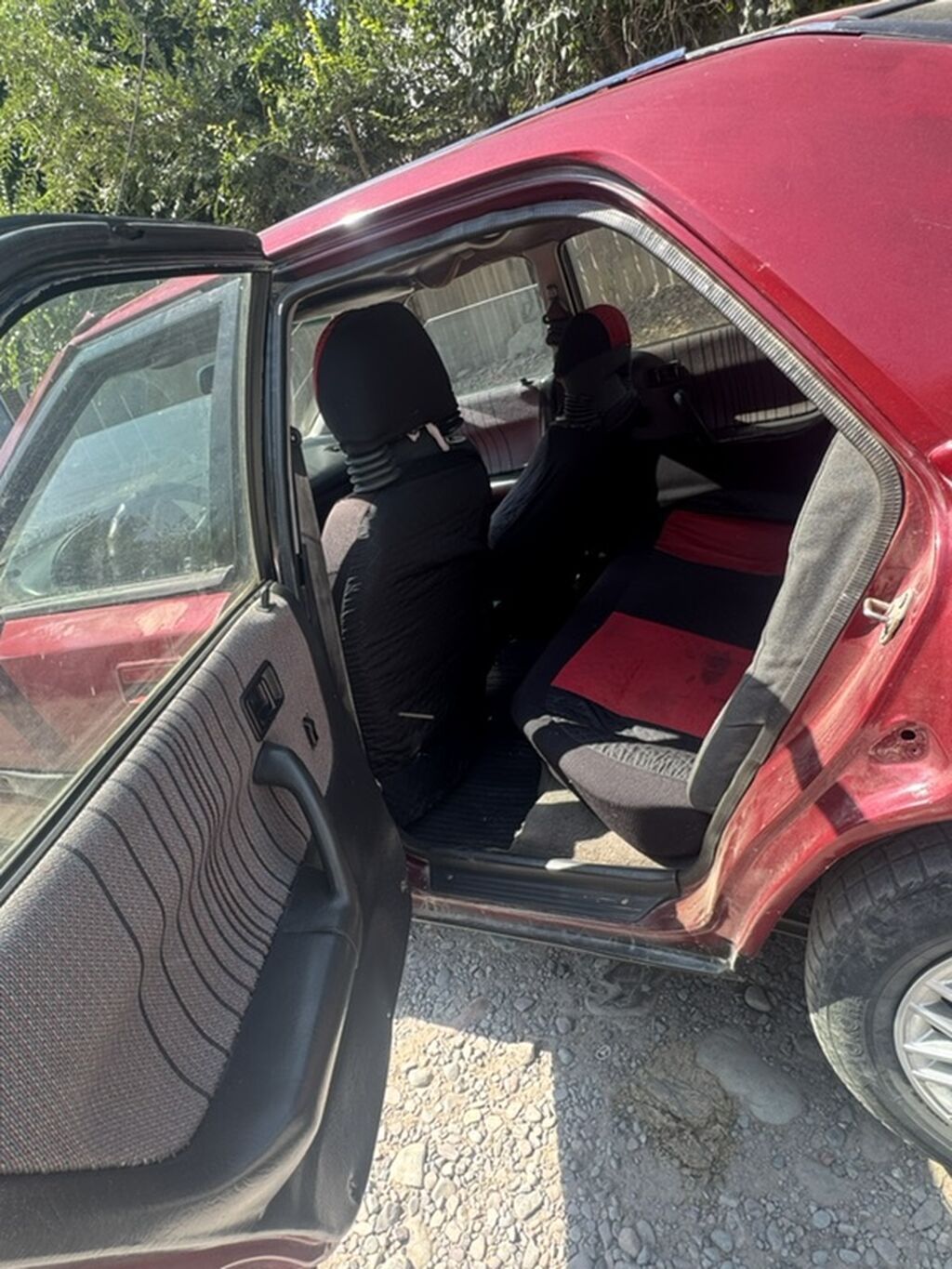 Mazda 323: 1994 г., 1.6 л, Механика, Бензин, Лифтбек: фото 6