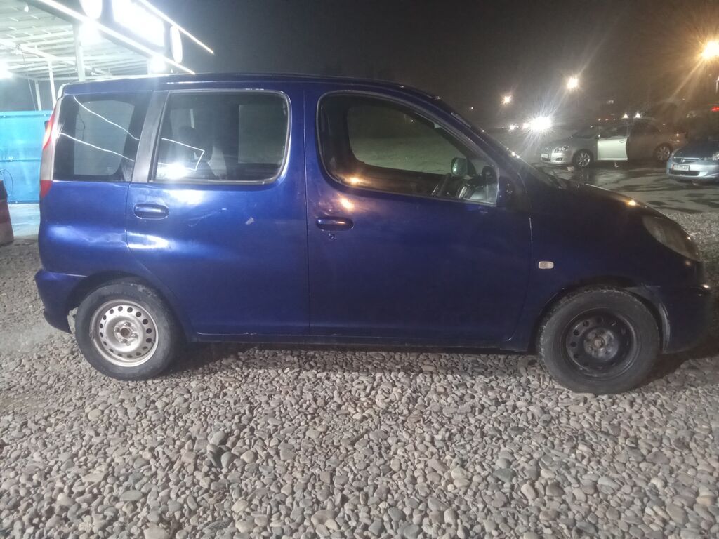 Toyota Funcargo: 2001 г., 1.5 л, Автомат, Бензин, Минивэн: фото 2