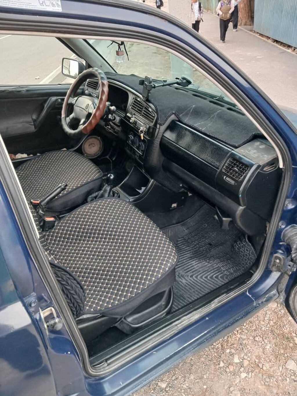 Volkswagen Golf: 1994 г., 1.8 л, Механика, Бензин, Седан: фото 3
