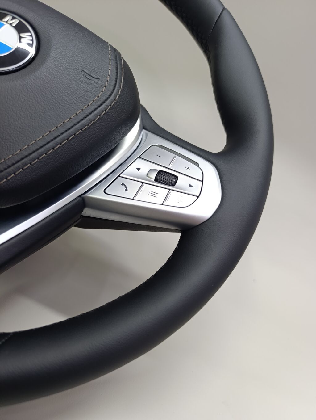 Продаю руль BMW X7,X5 максимальная комплектация. Вибрация, подогрев: фото 3