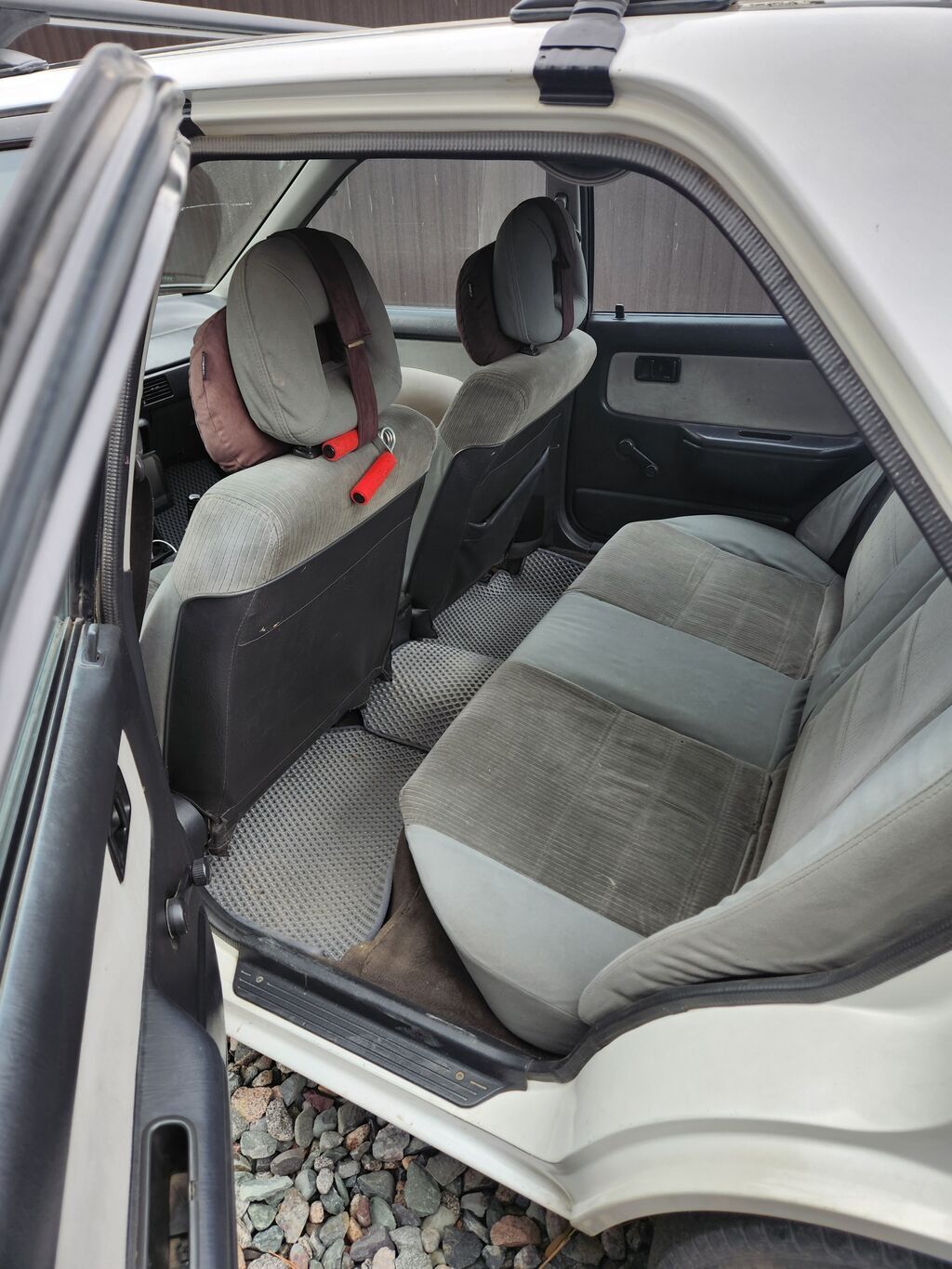 Mazda 323: 1989 г., 1.6 л, Механика, Бензин, Седан: фото 7