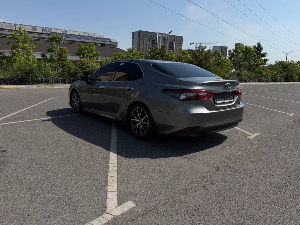 Toyota Camry: 2022 г., 2.5 л, Автомат, Гибрид, Седан: фото 6