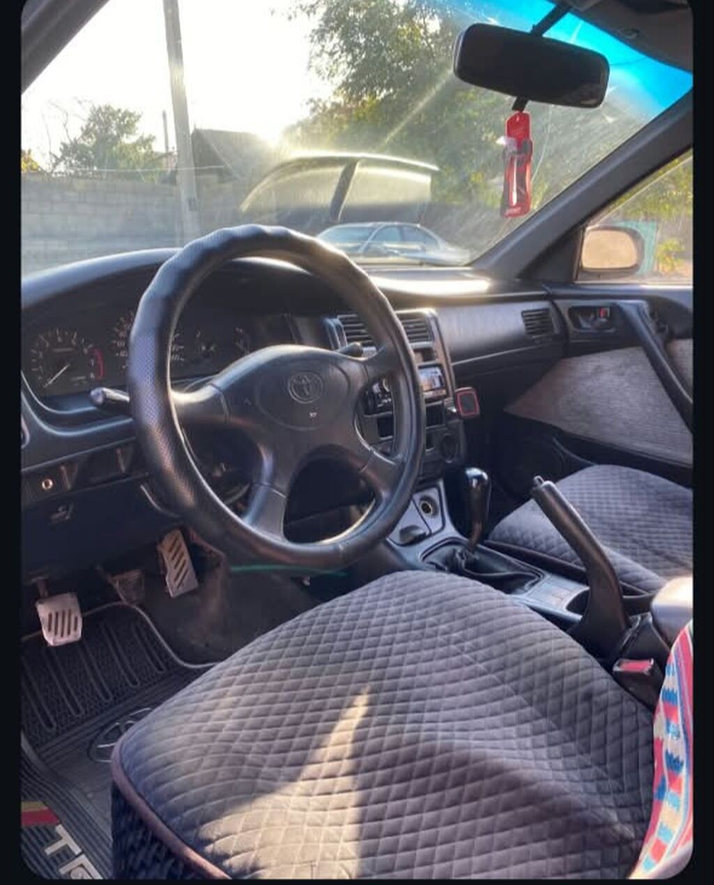 Toyota Carina E: 1995 г., 1.6 л, Механика, Бензин, Седан: фото 8